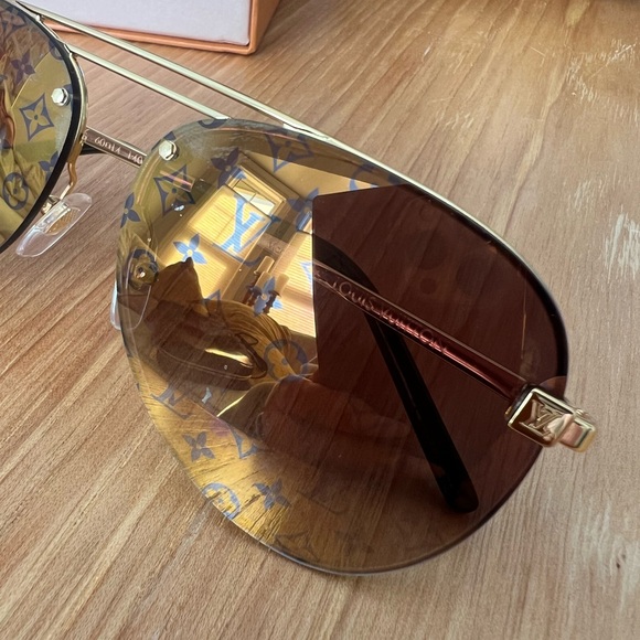 Louis Vuitton Clockwise Sunglasses - Picture 6 of 8
